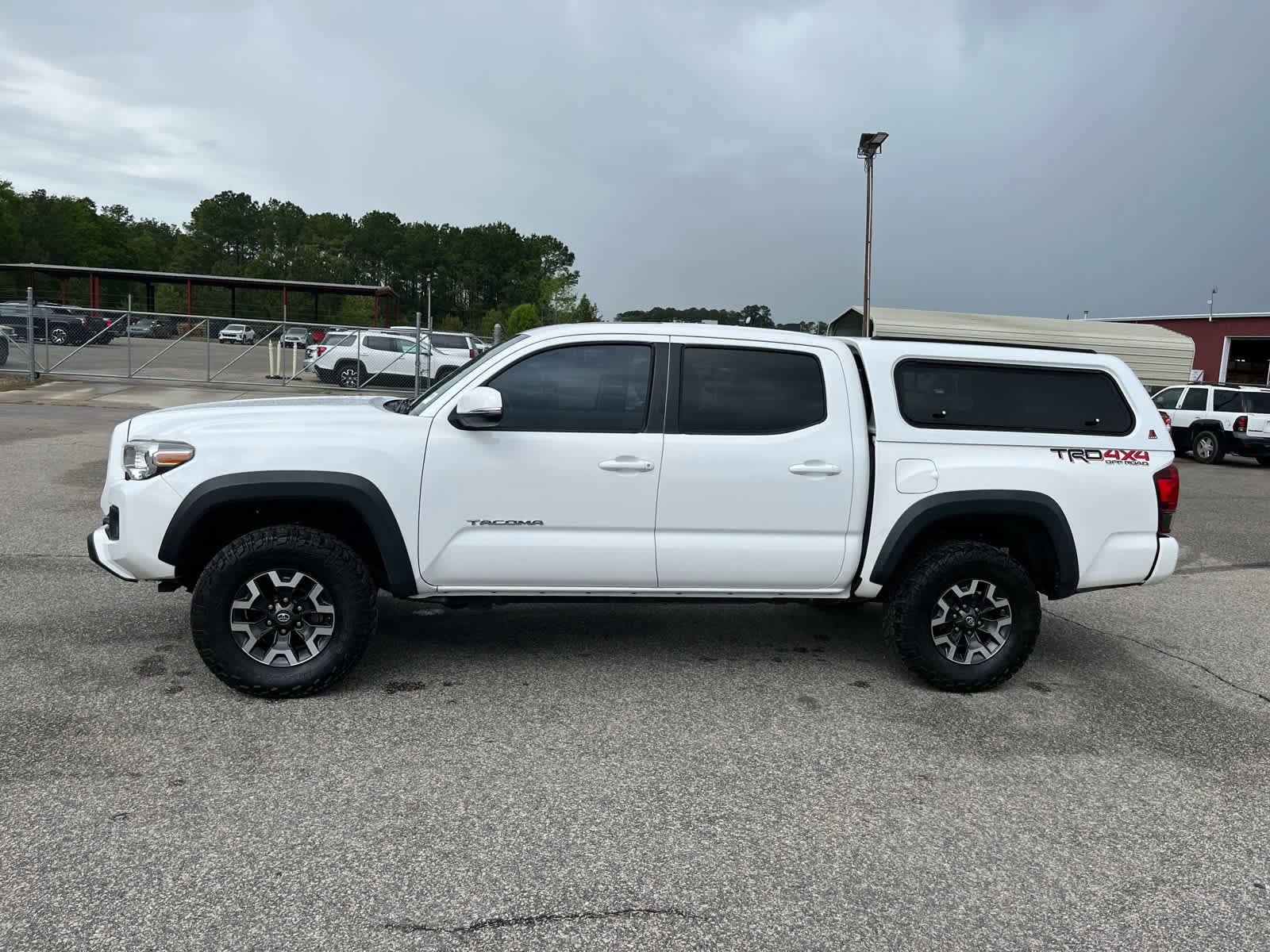 Used 2019 Toyota Tacoma TRD Off-Road image 2