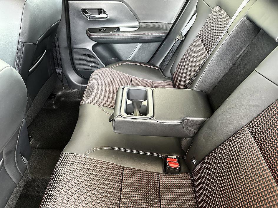 Certified 2025 Nissan Kicks SR FWD image 25