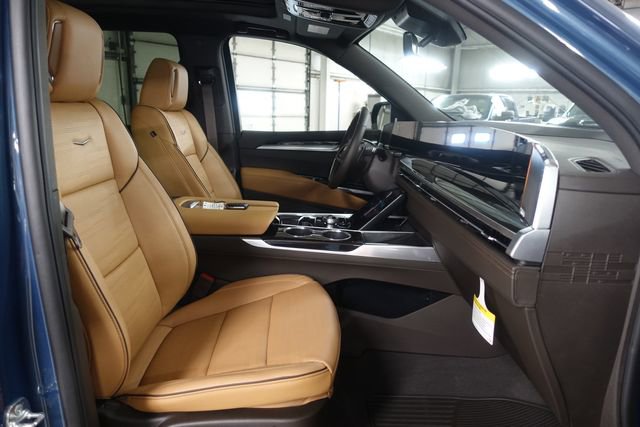 New 2026 Cadillac Escalade ESV Luxury w/ LPO, Radiant Package image 31