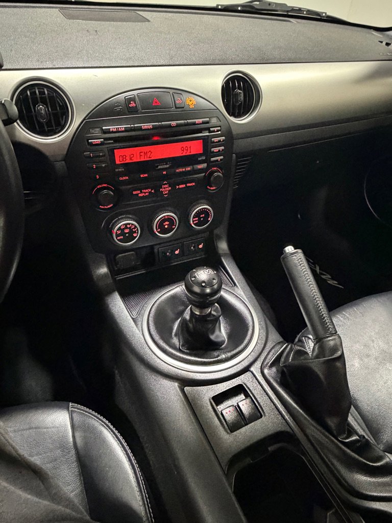 Used 2009 MAZDA MX-5 Miata Grand Touring w/ Premium Pkg RWD image 11