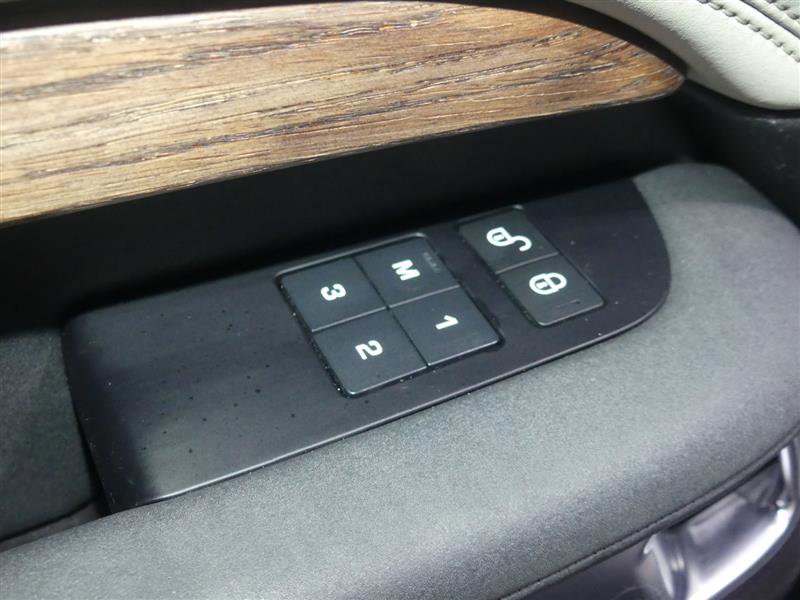 Used 2017 Land Rover Discovery HSE image 21