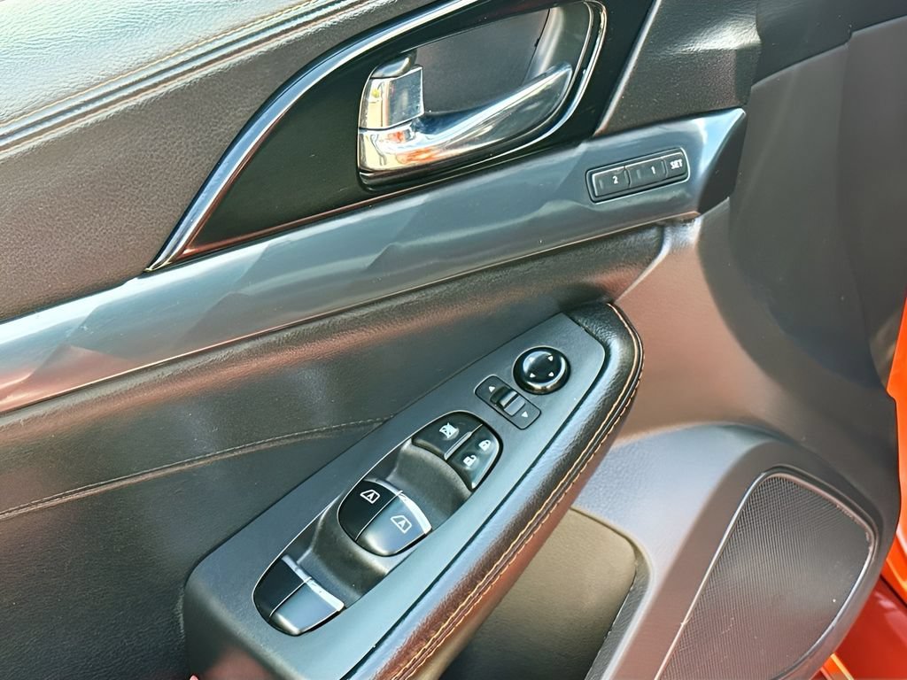 Used 2022 Nissan Maxima SR w/ Sport Mat Group FWD image 18
