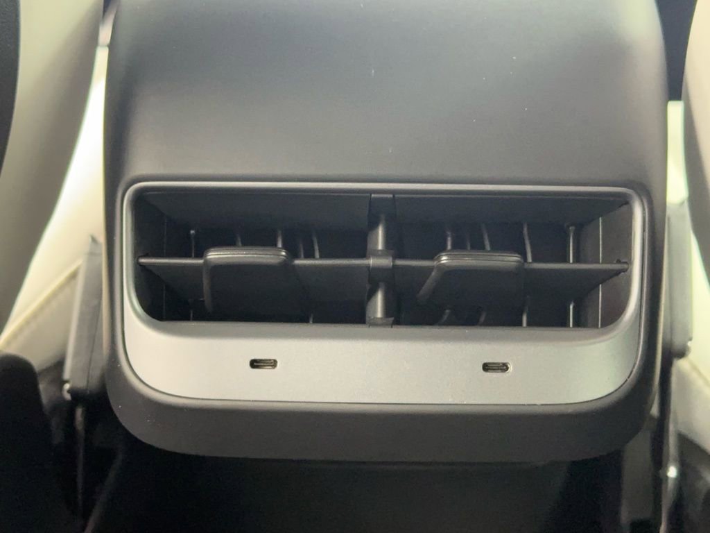 Used 2022 Tesla Model Y Performance image 36