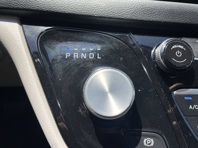 Used 2022 Chrysler Voyager LX FWD image 15