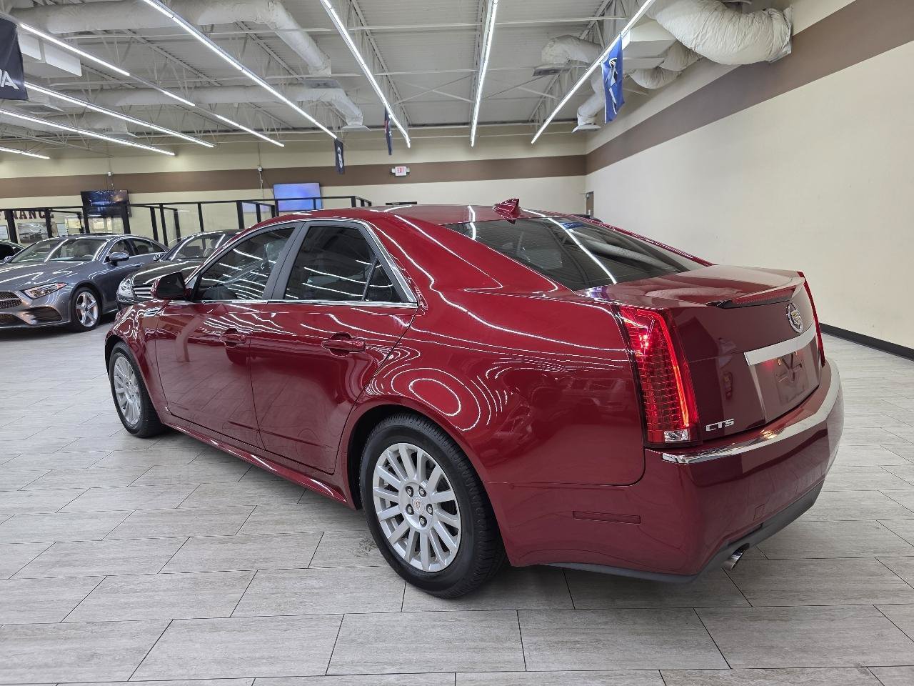 Used 2010 Cadillac CTS Luxury RWD image 8