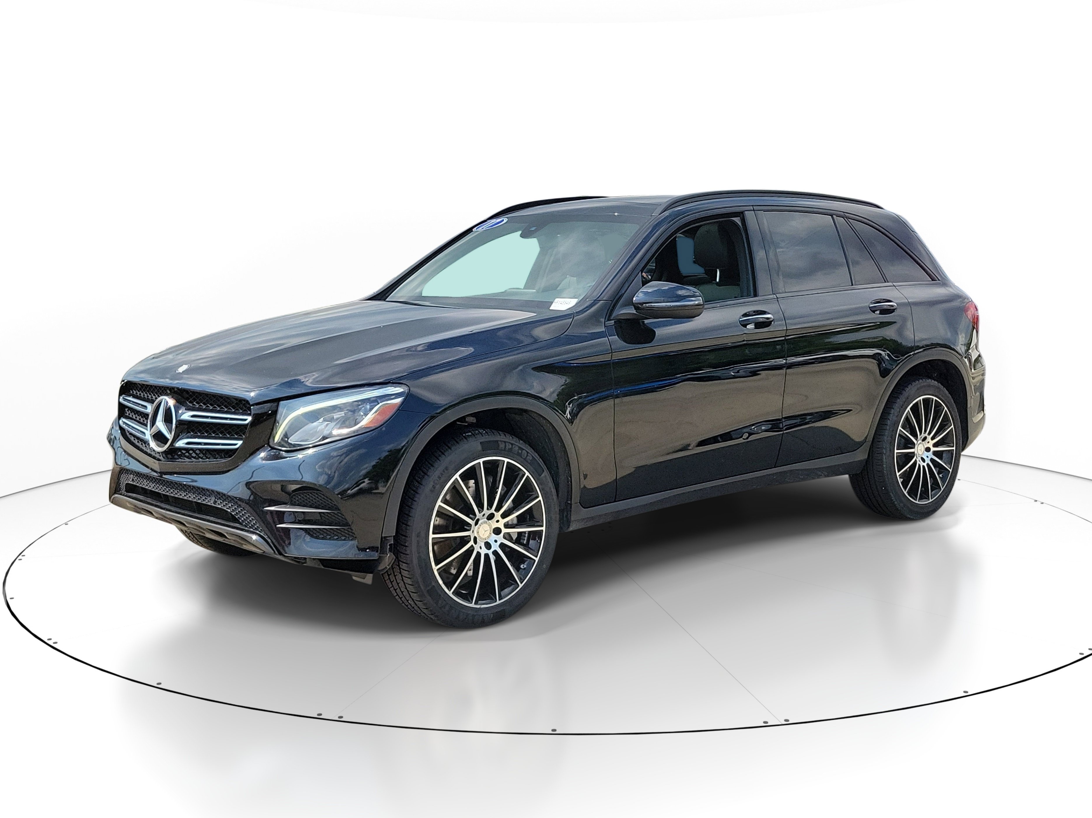 Used 2017 Mercedes-Benz GLC 300 4MATIC image 3