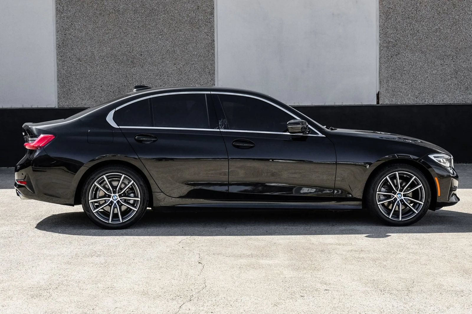 Used 2021 BMW 330i Sedan w/ Convenience Package RWD image 7