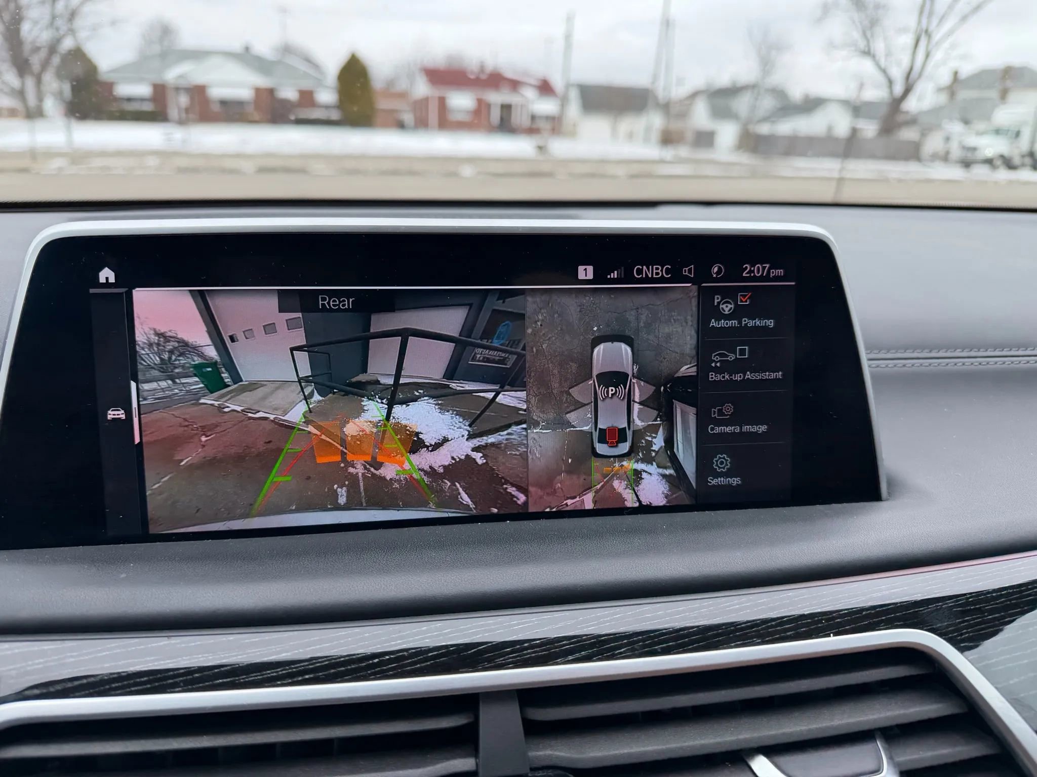 Used 2022 BMW 740i xDrive w/ M Sport Package image 28