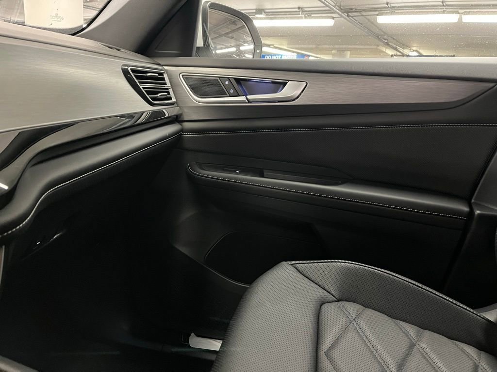 New 2026 Volkswagen Atlas Cross Sport SE image 32