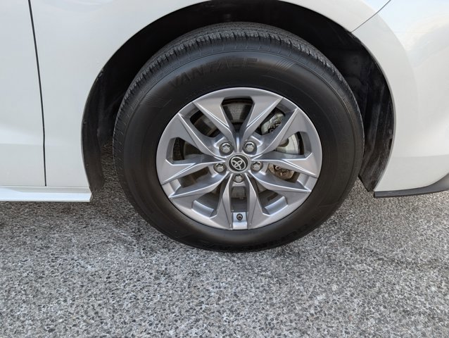 Used 2024 Toyota Sienna XLE image 23