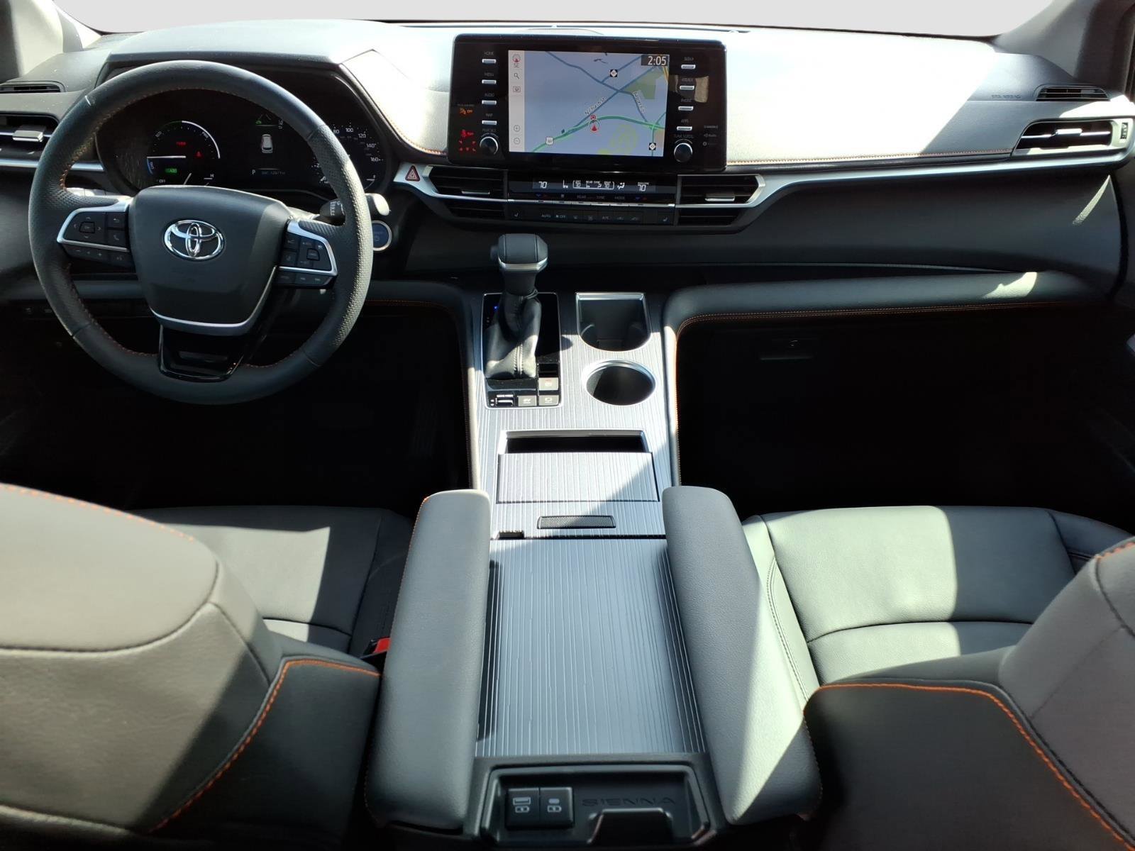 Used 2022 Toyota Sienna XSE image 7