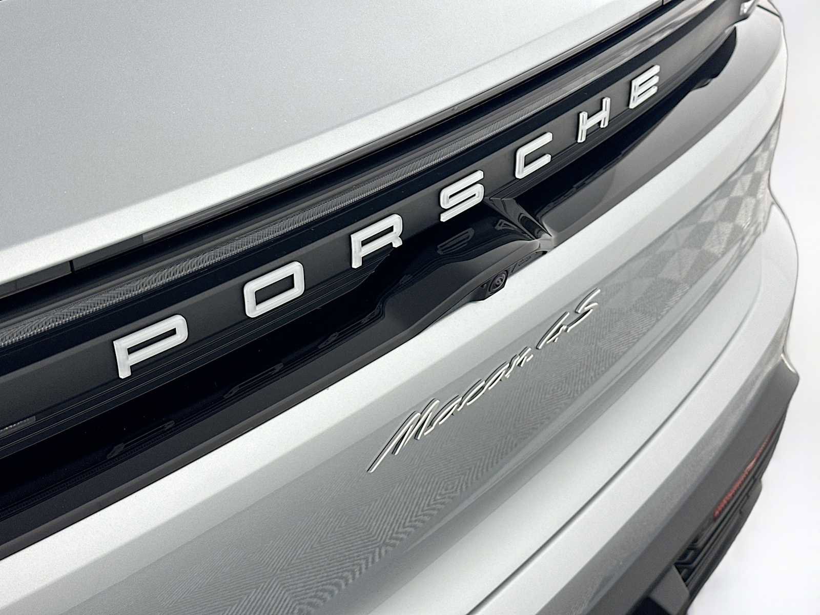 Certified 2025 Porsche Macan 4S Electric image 34