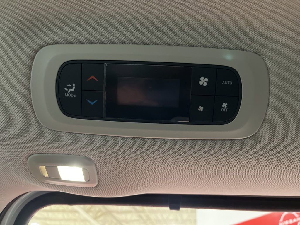 Used 2024 Chrysler Pacifica Limited w/ Trailer Tow Group FWD image 15