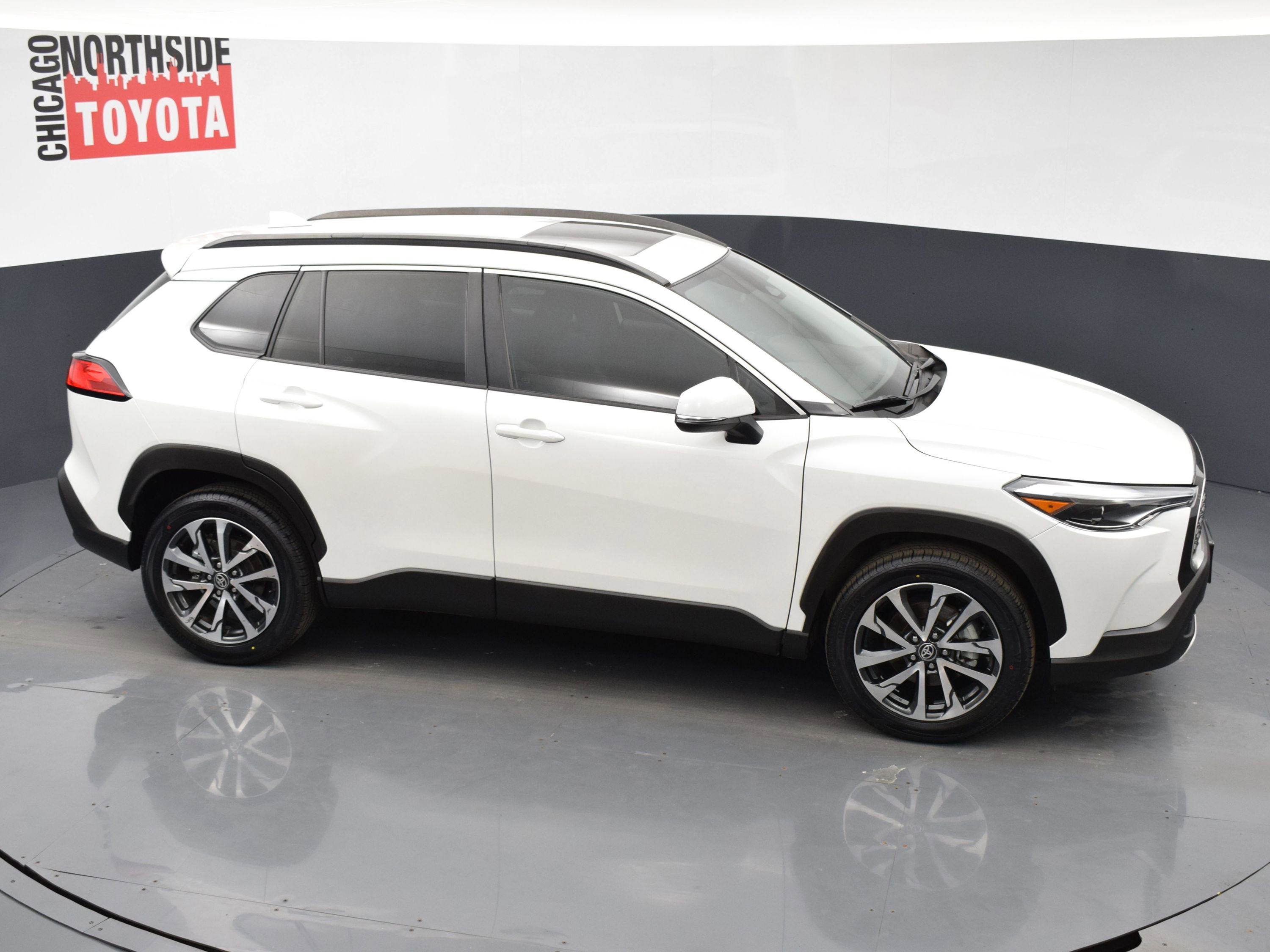 Used 2024 Toyota Corolla Cross XLE w/ Convenience Package image 24