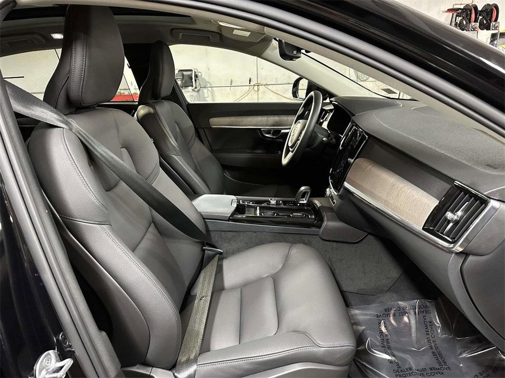 Used 2025 Volvo S90 T8 Plus image 18