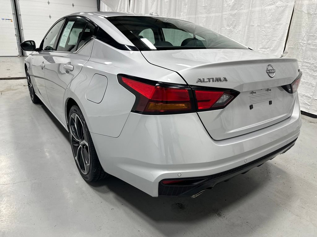 Used 2023 Nissan Altima 2.5 SR FWD image 5