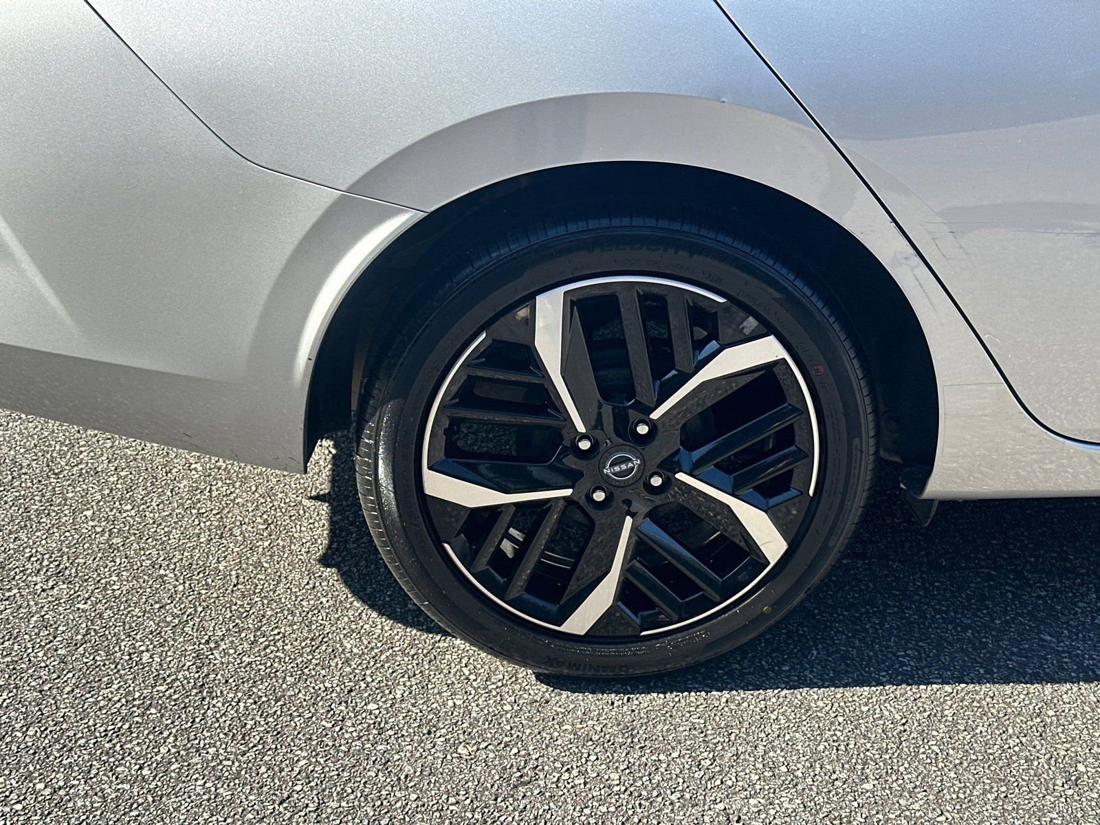 Used 2024 Nissan Versa SR image 17