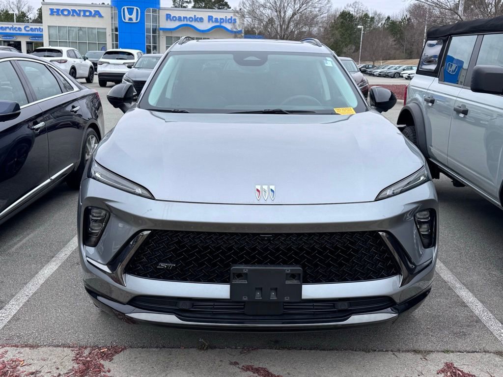 Used 2024 Buick Envision Sport Touring image 3