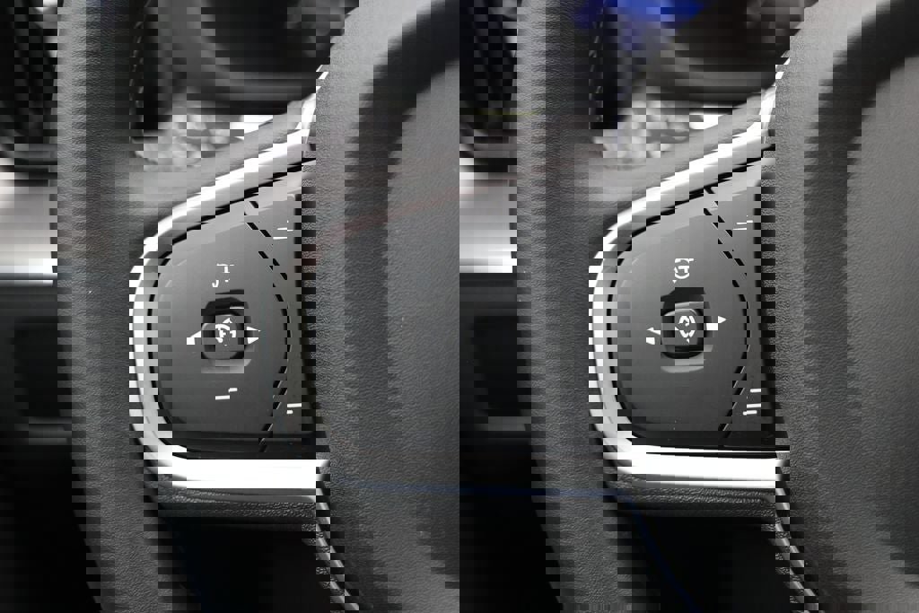 Used 2025 Volvo XC60 B5 Core image 22