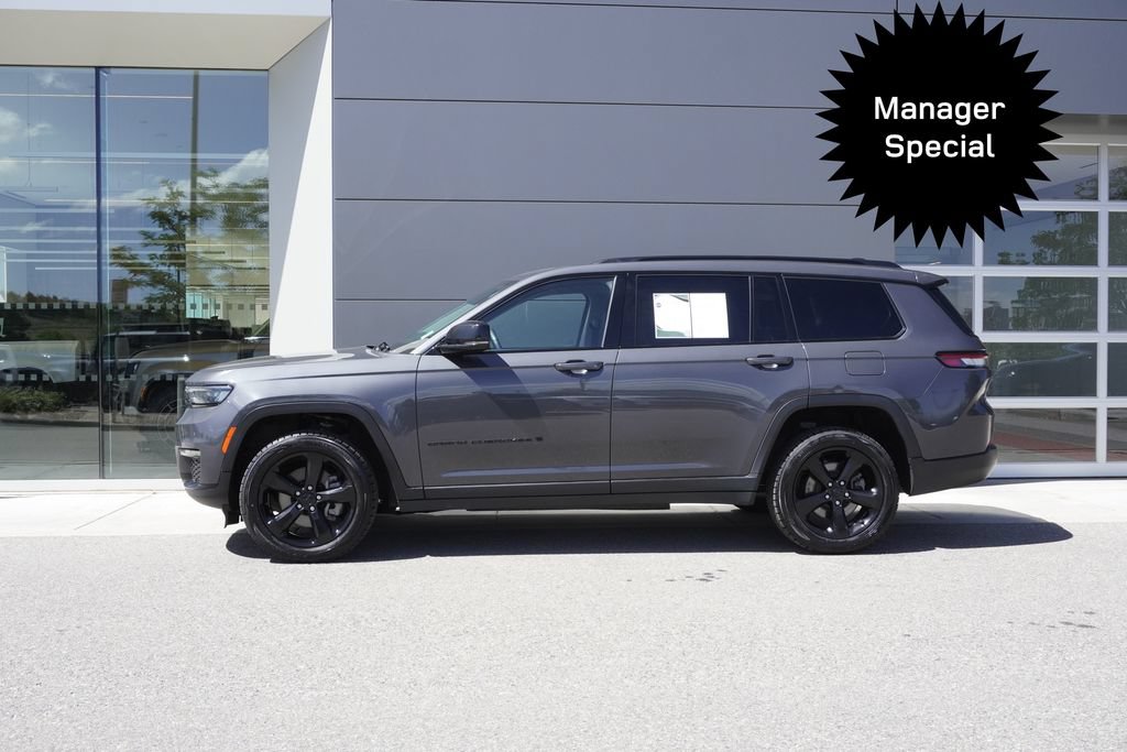 Used 2022 Jeep Grand Cherokee L Limited w/ Black Appearance Package AWD/4WD image 8