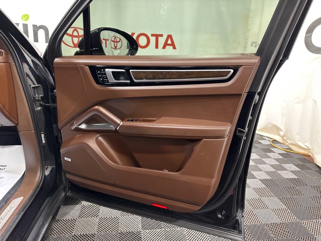 Used 2019 Porsche Cayenne Turbo image 10