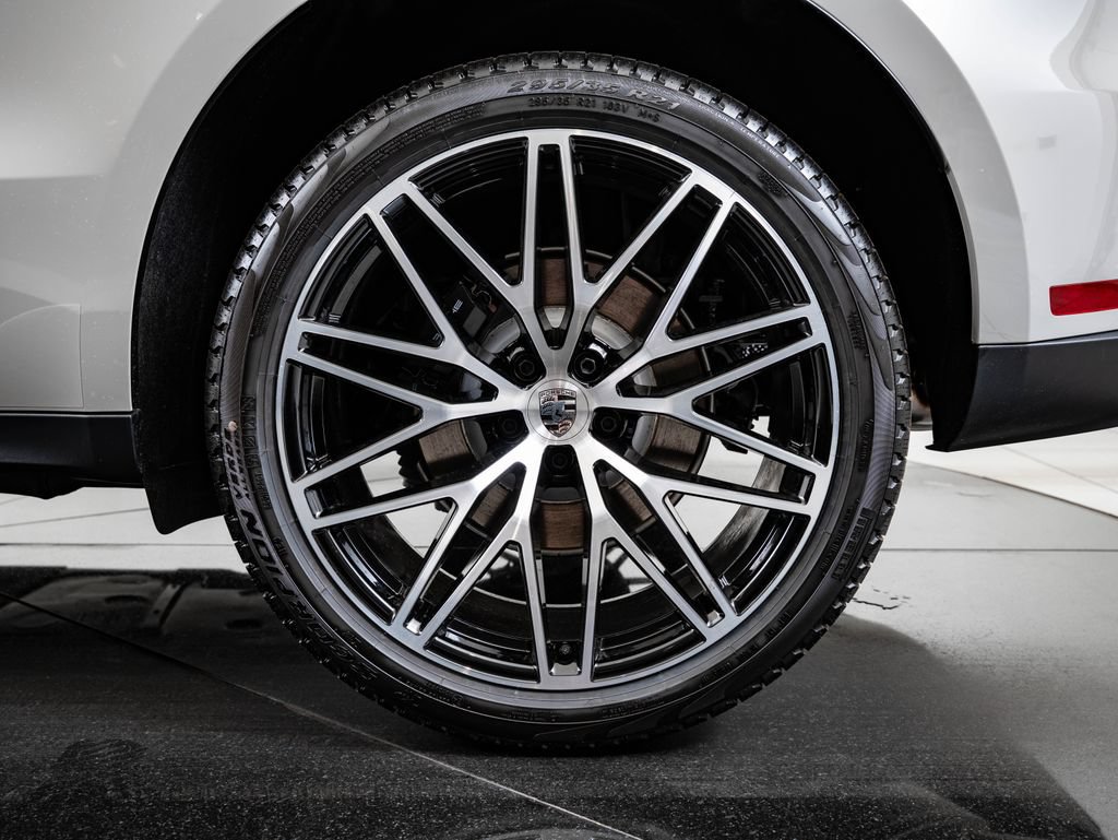 New 2026 Porsche Macan AWD/4WD image 12