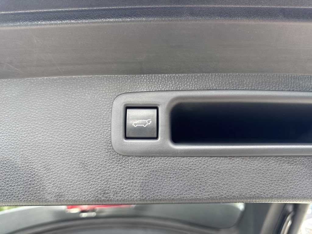 Used 2022 Toyota Highlander XLE FWD image 28