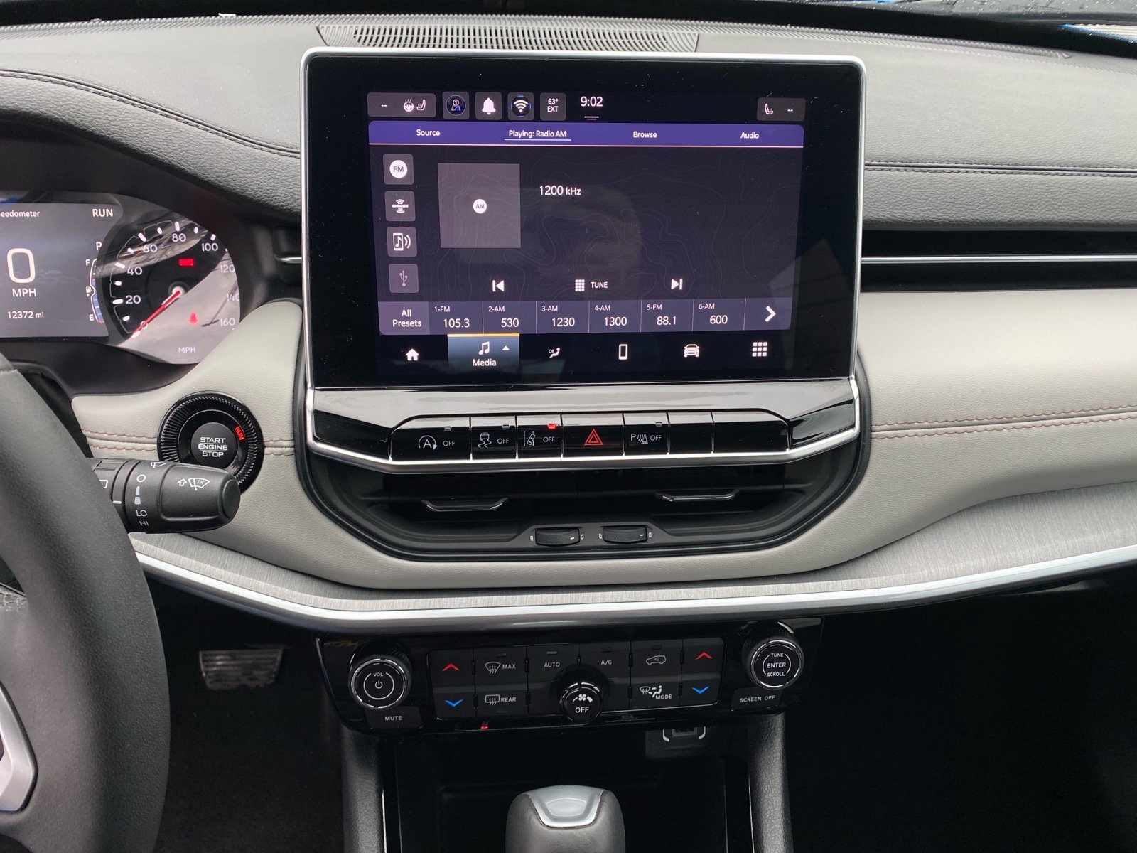 Used 2025 Jeep Compass Limited image 11