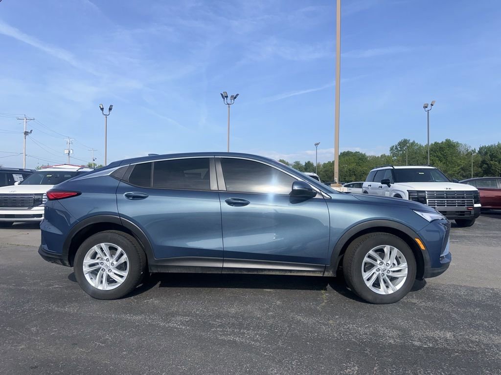 Used 2025 Buick Envista Preferred image 3