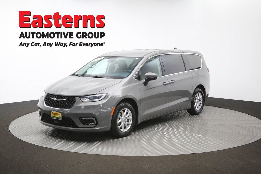 Used 2023 Chrysler Pacifica Touring-L FWD image 56