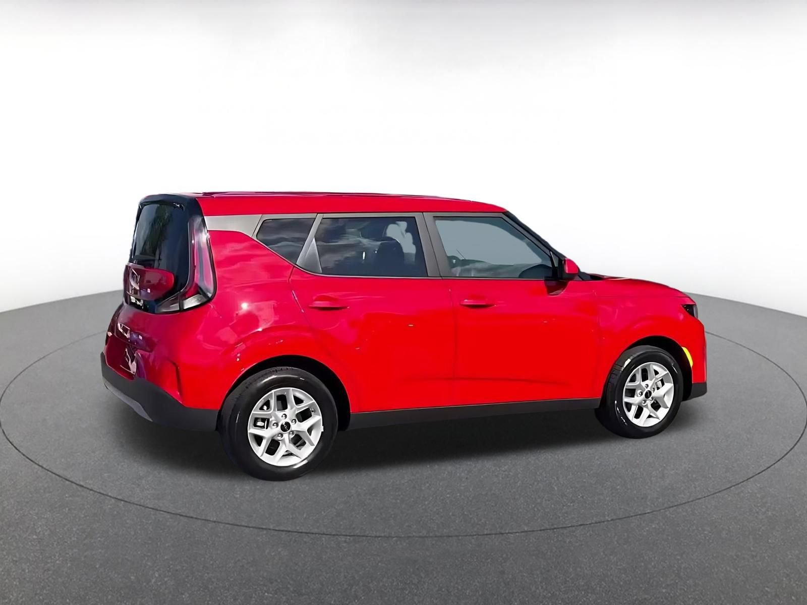 Used 2025 Kia Soul LX w/ LX Technology Package FWD image 14