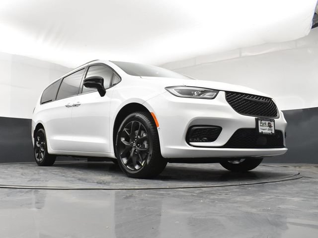 New 2026 Chrysler Pacifica Select w/ S Appearance Package AWD/4WD image 19