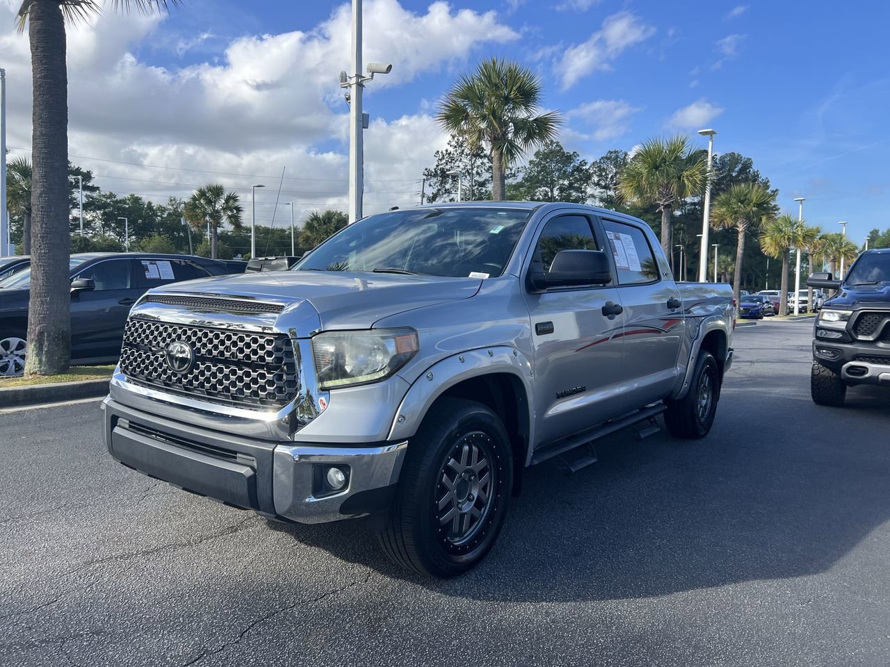 Used 2018 Toyota Tundra SR5 w/ SR5 Upgrade Package AWD/4WD image 5