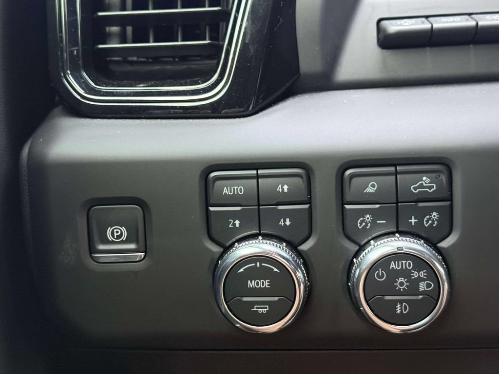 Used 2025 GMC Sierra 2500 AT4X AWD/4WD image 20