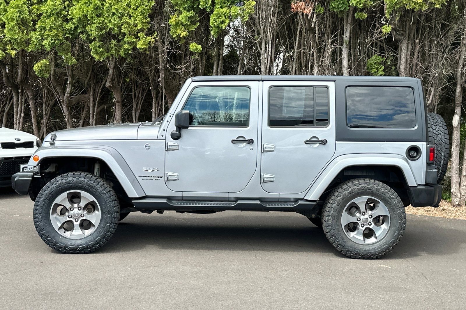 Used 2018 Jeep Wrangler Unlimited Sahara AWD/4WD image 7