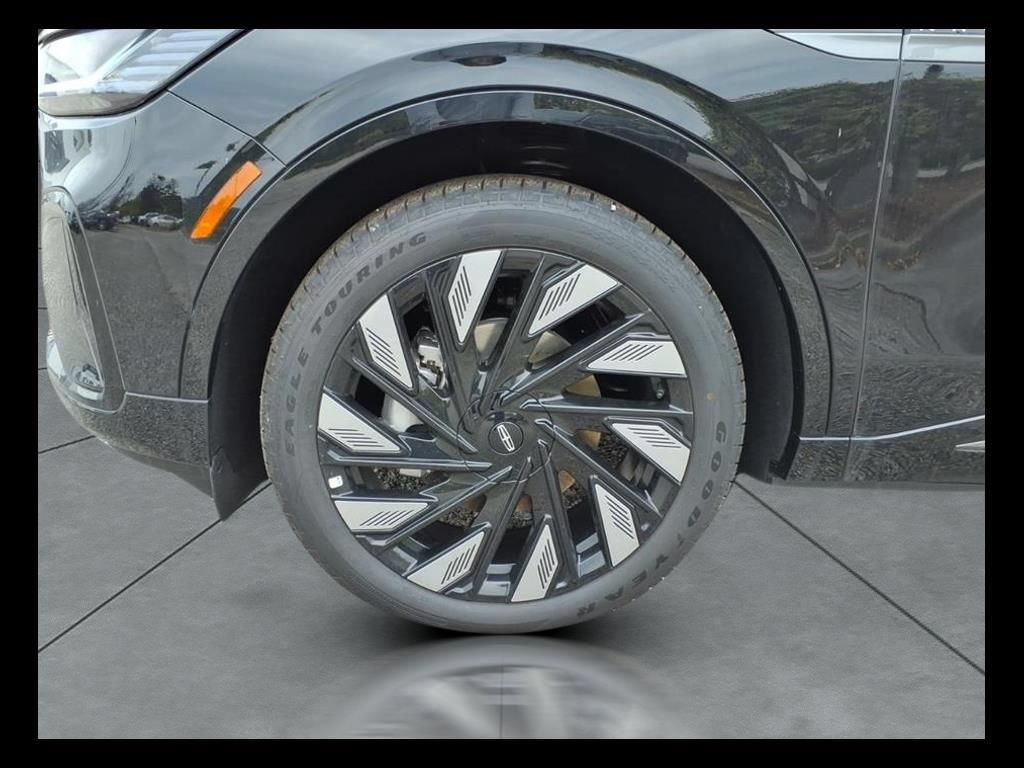 New 2025 Lincoln Nautilus Reserve w/ Jet Appearance Package AWD/4WD image 12