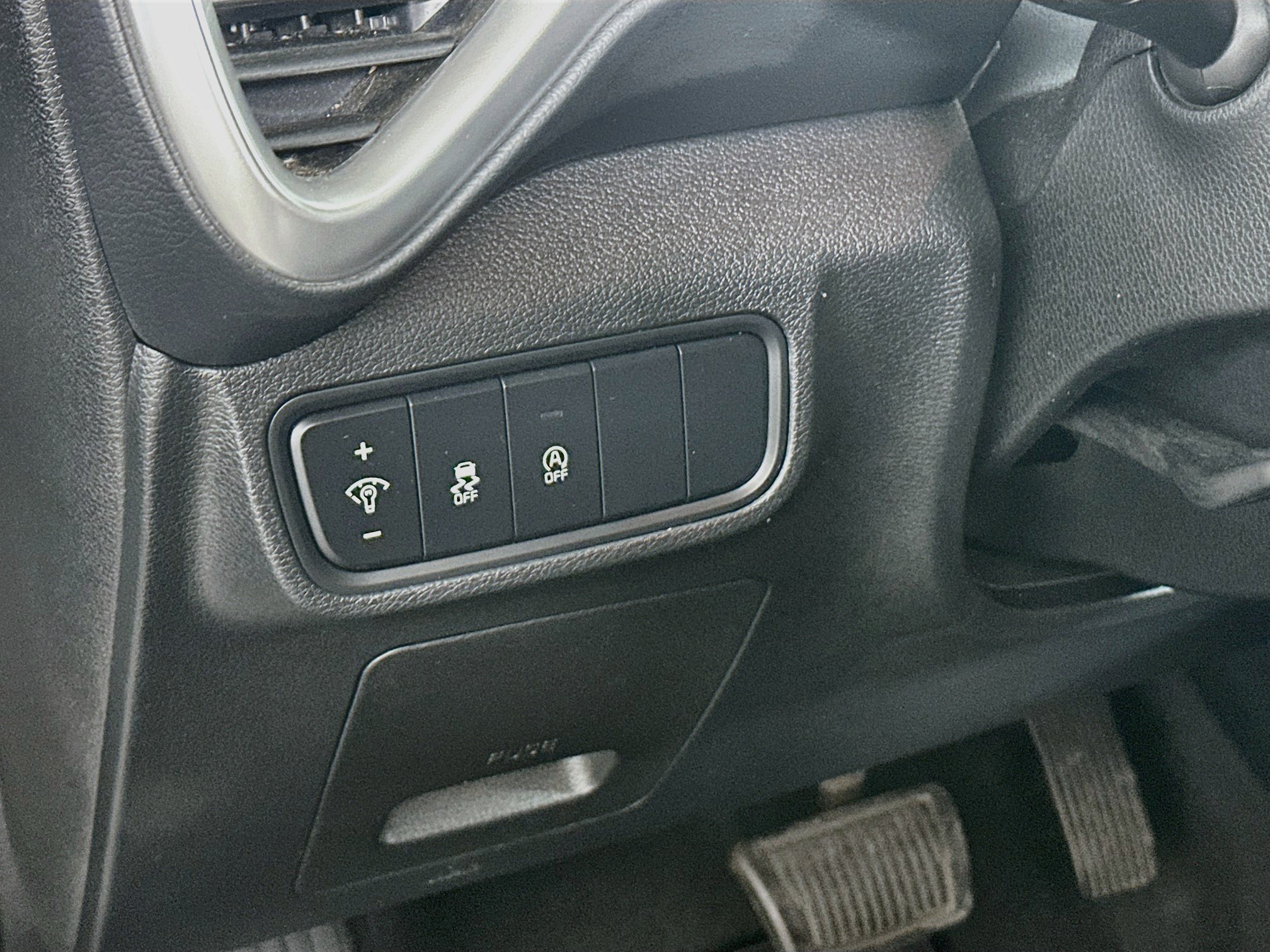 Used 2025 Kia Soul LX w/ LX Technology Package FWD image 17