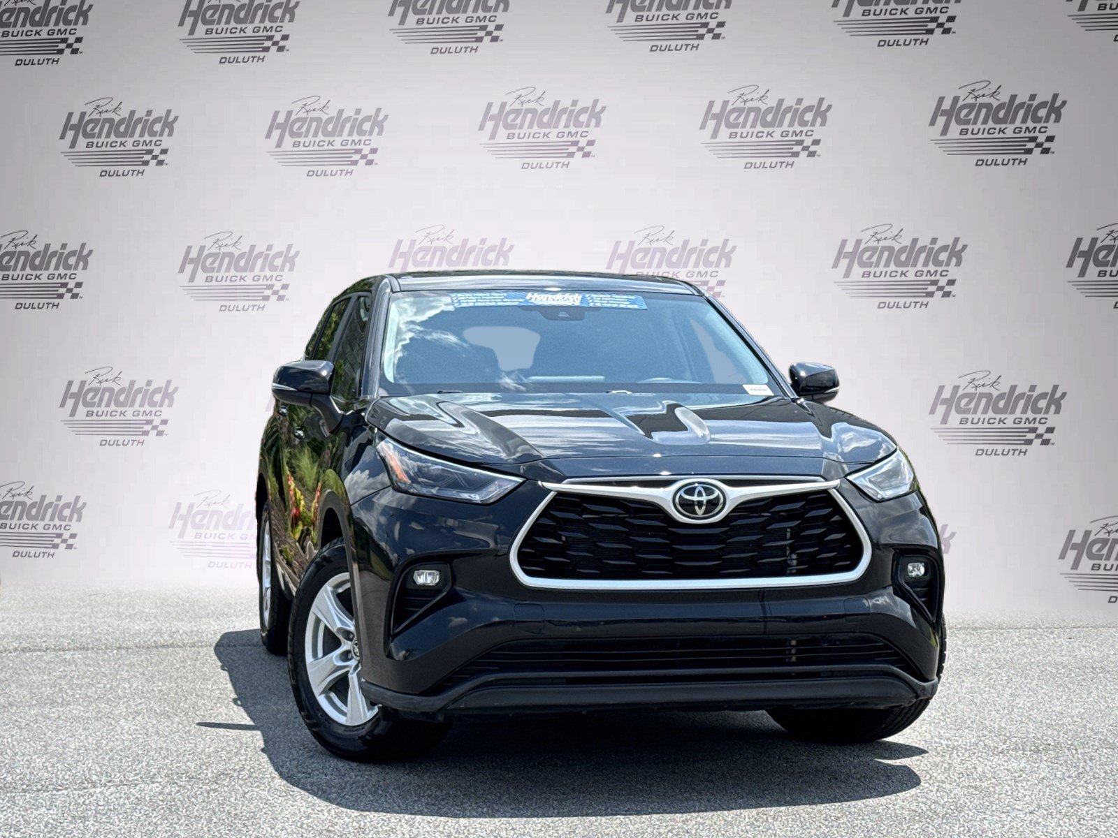 Used 2025 Toyota Highlander LE FWD video 2