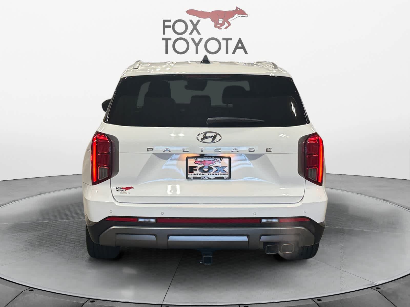 Used 2023 Hyundai Palisade SEL FWD image 5
