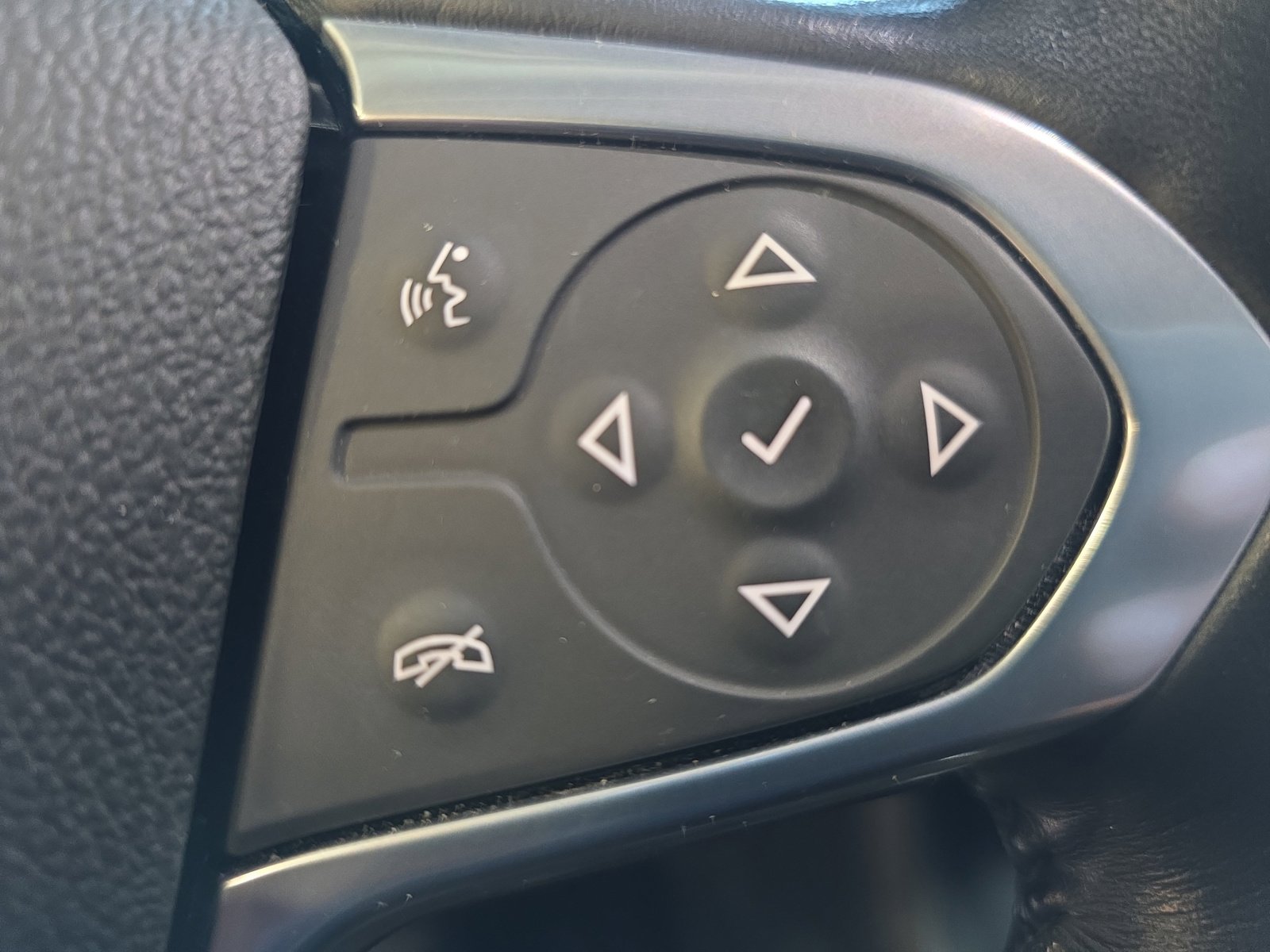 Used 2021 Chevrolet Traverse LT w/ LPO, Floor Liner Package AWD/4WD image 25