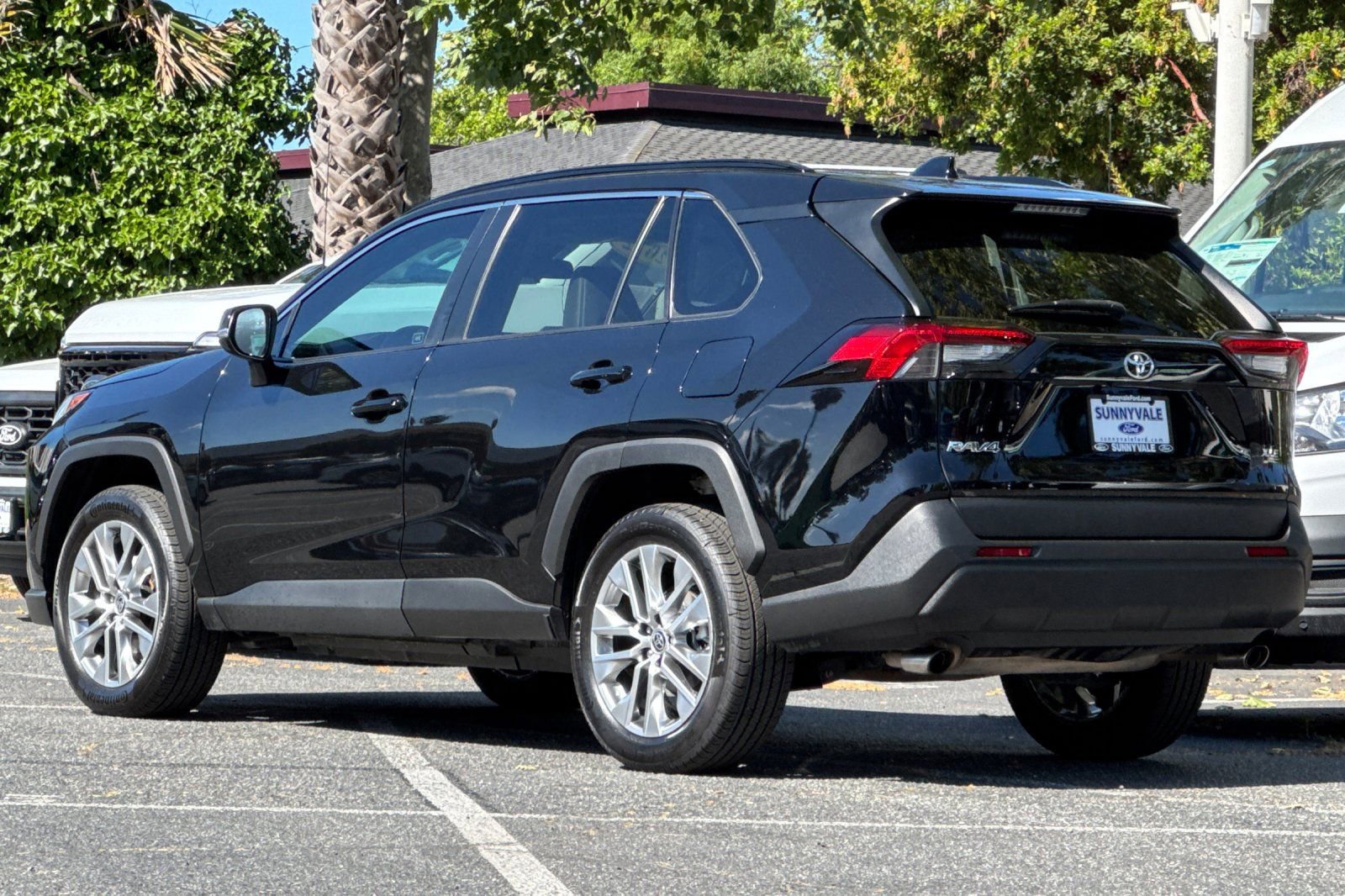 Used 2022 Toyota RAV4 XLE Premium FWD image 6