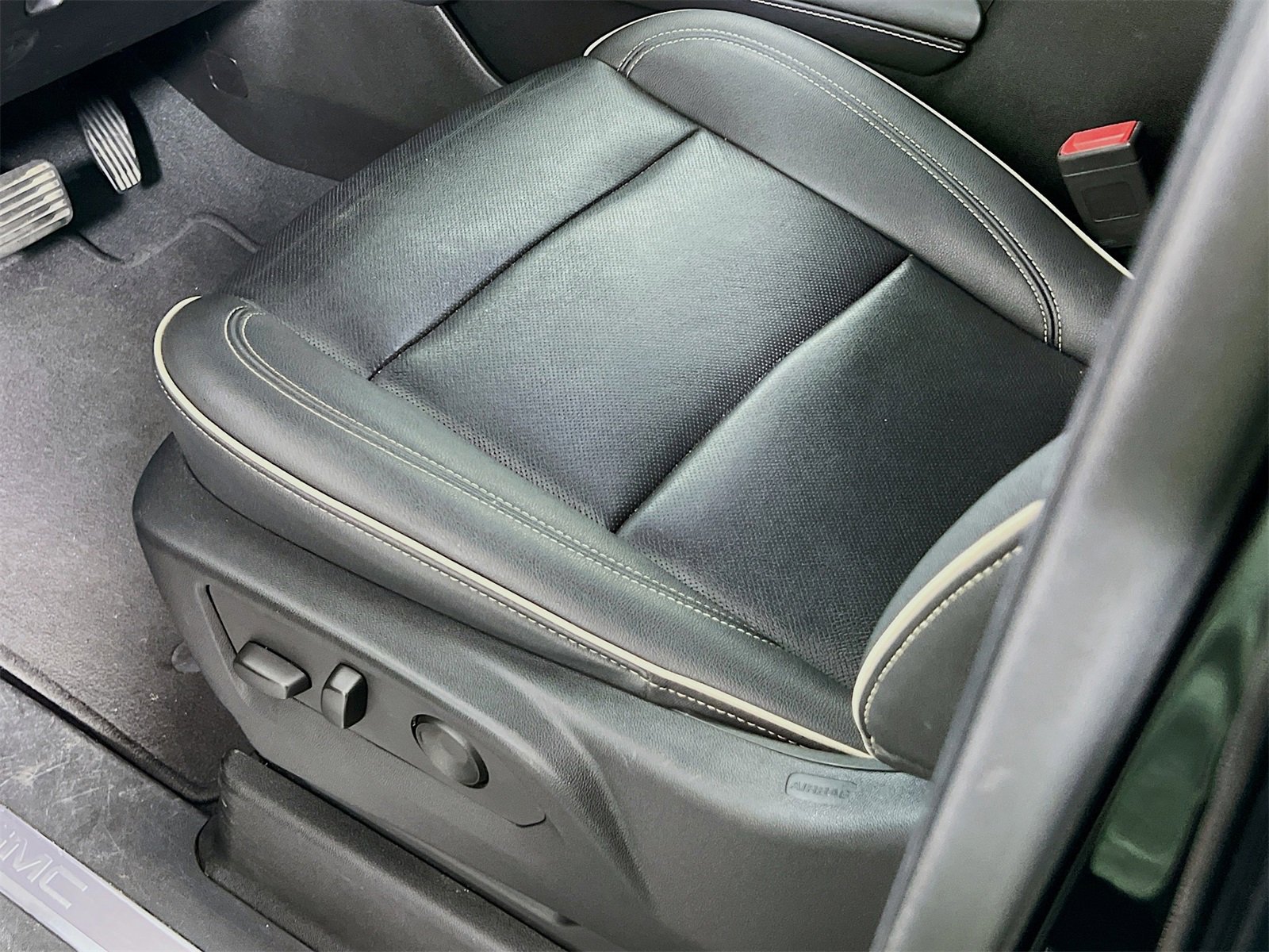 Used 2023 GMC Yukon XL SLT image 22