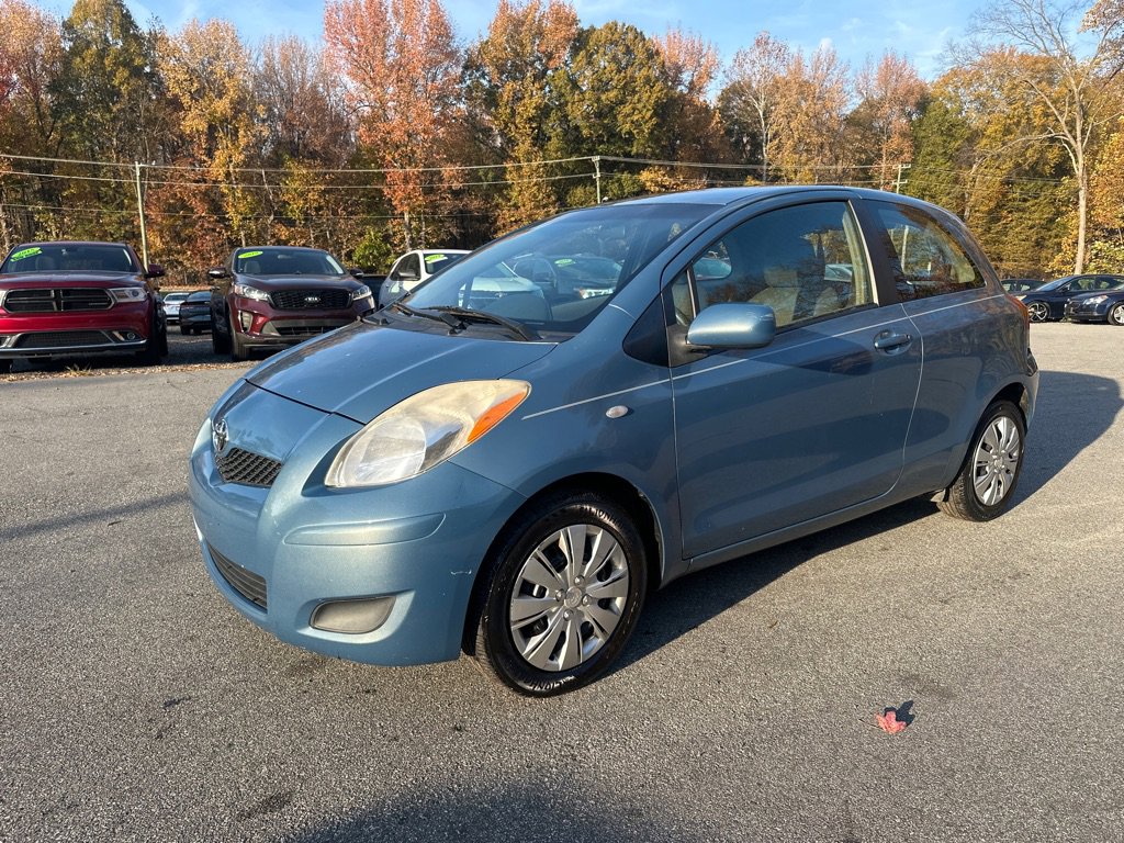 Used 2010 Toyota Yaris 2-Door Hatchback image 2