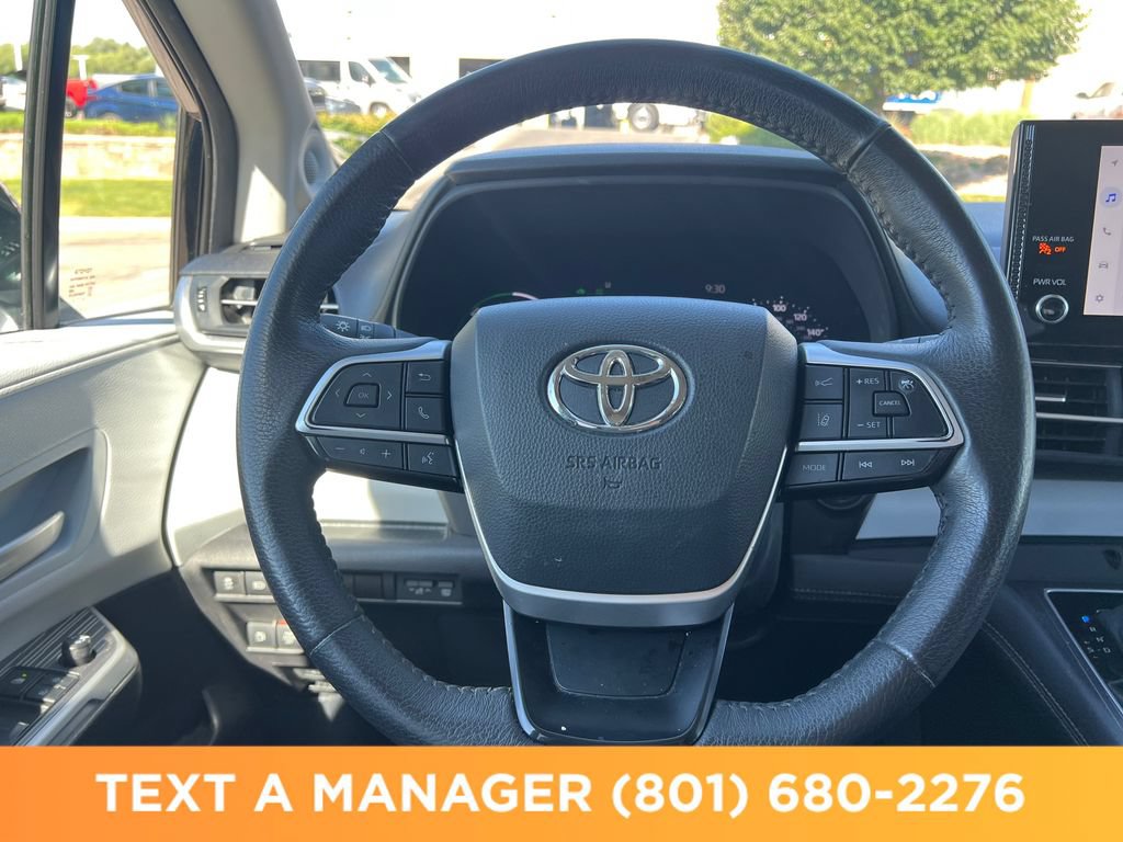 Used 2025 Toyota Sienna XLE w/ XLE Plus Package FWD image 18