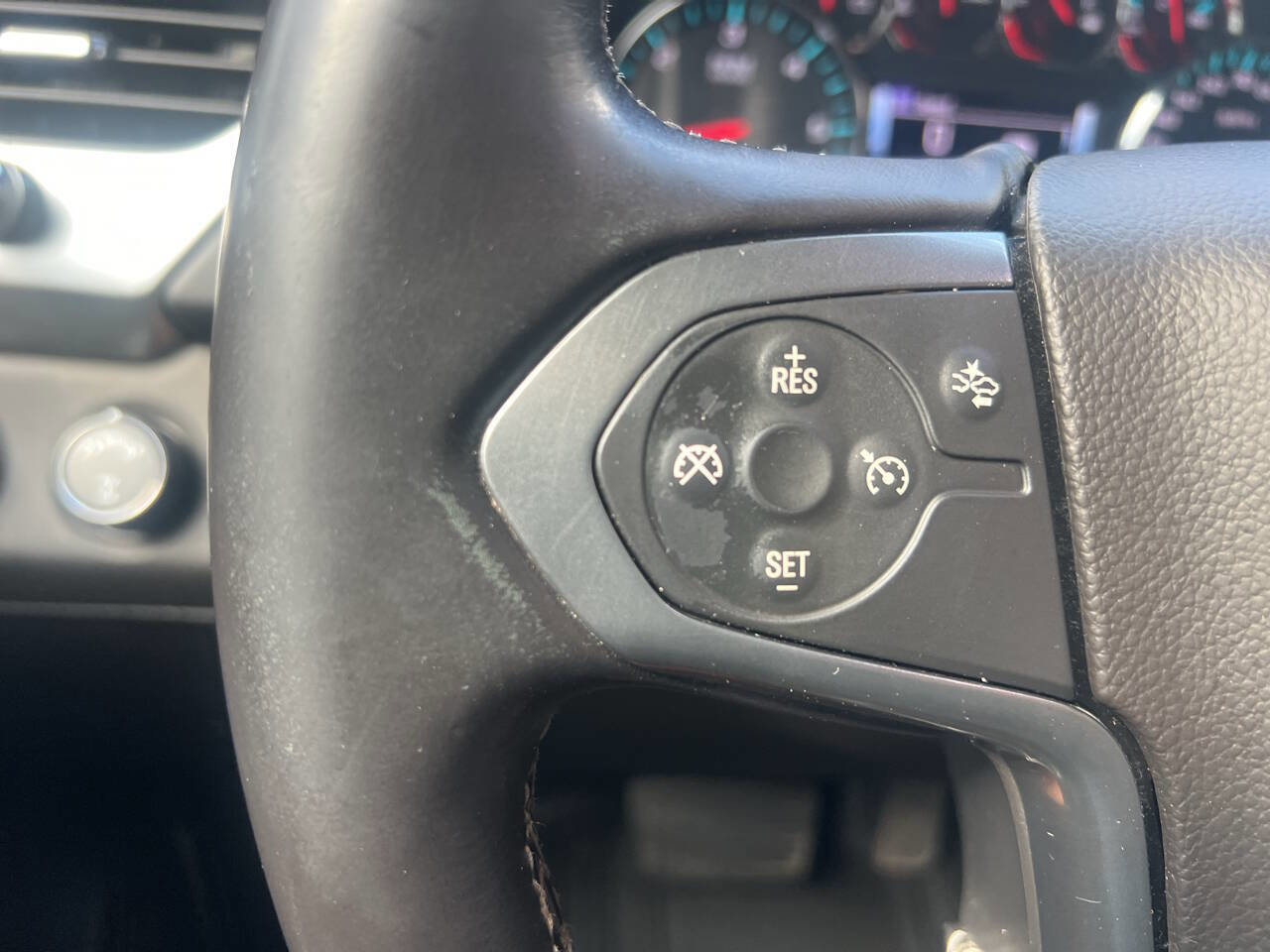 Used 2017 Chevrolet Suburban LT image 18