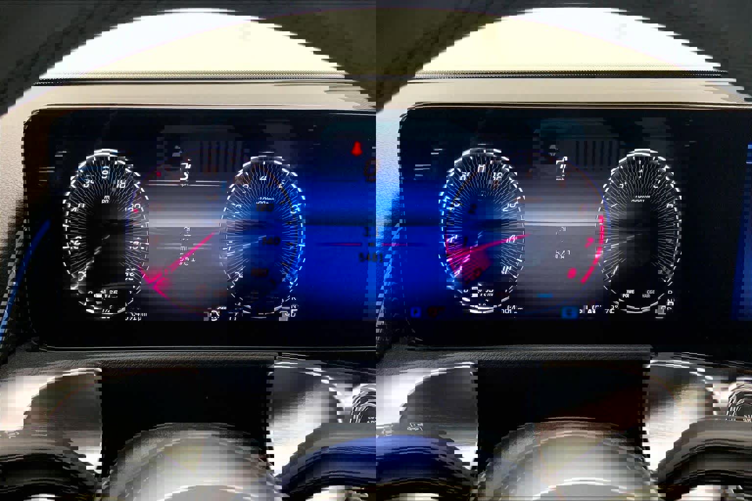 Used 2025 Mercedes-Benz GLB 250 image 22