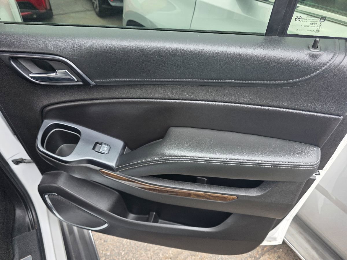 Used 2018 Chevrolet Suburban LT AWD/4WD image 39