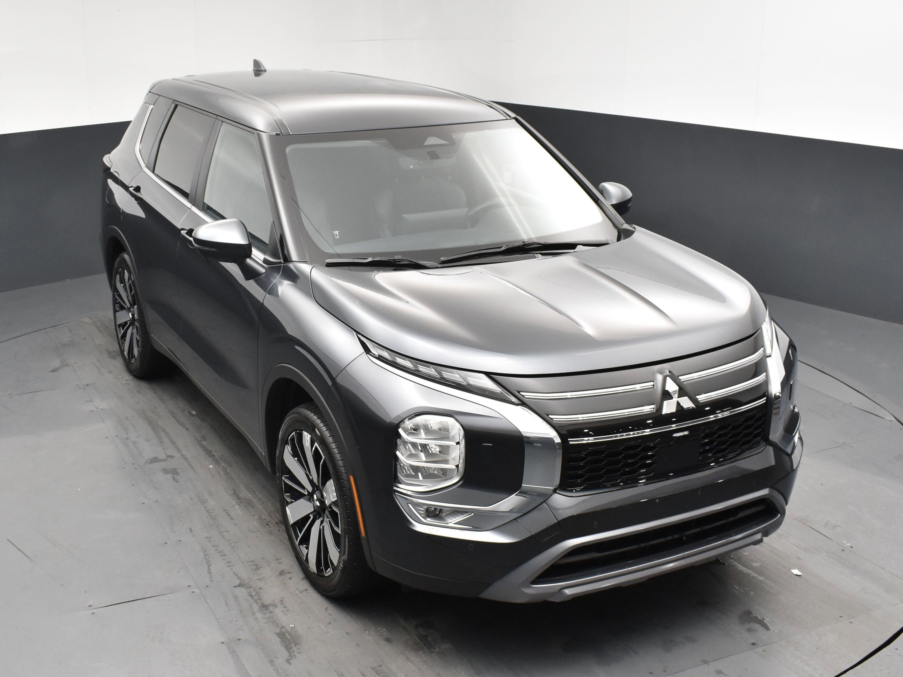 Used 2025 Mitsubishi Outlander AWD image 17