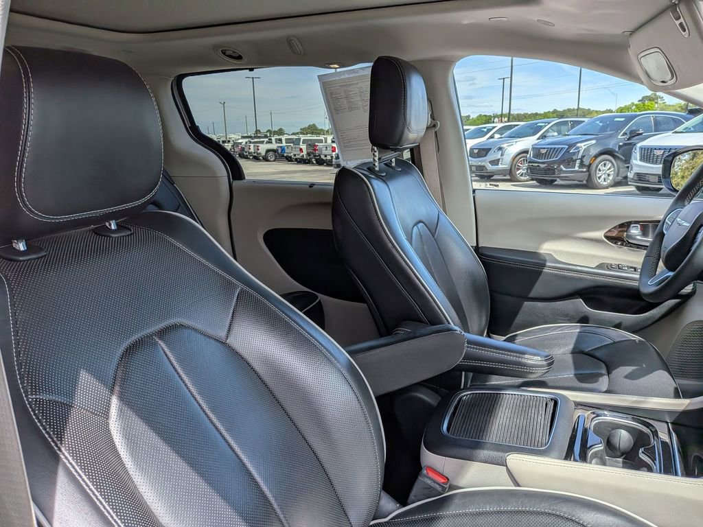 Used 2024 Chrysler Pacifica Limited image 30