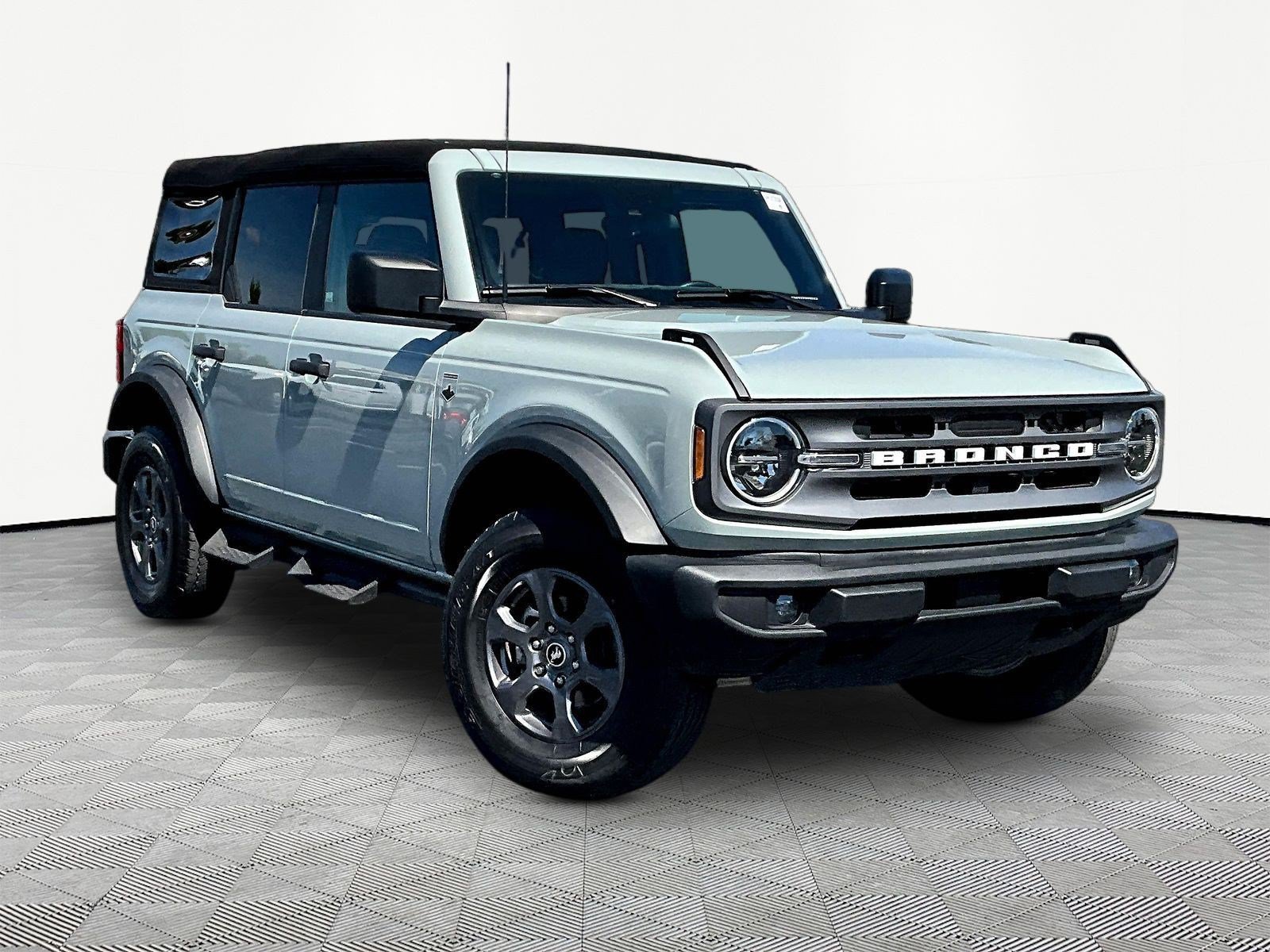 Used 2024 Ford Bronco Big Bend AWD/4WD image 3